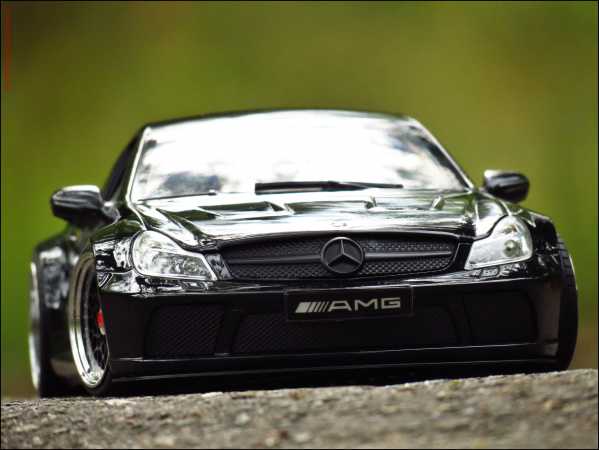 1:18 MERCEDES-BENZ SL65 AMG R230 BLACK SERIES